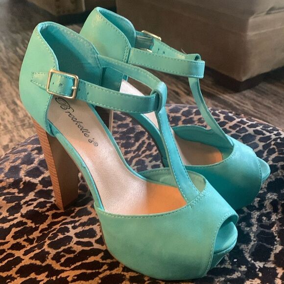 Women Breckelles Brina-21 PU Peep Toe T-Strap Platform Chunky Heel Sandal - Picture 1 of 7